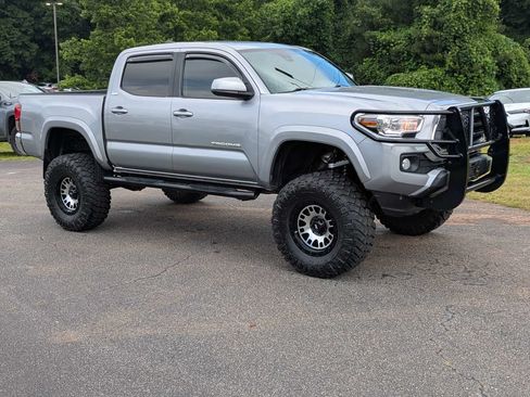 Used 2021 Toyota Tacoma SR5 RWD image 8