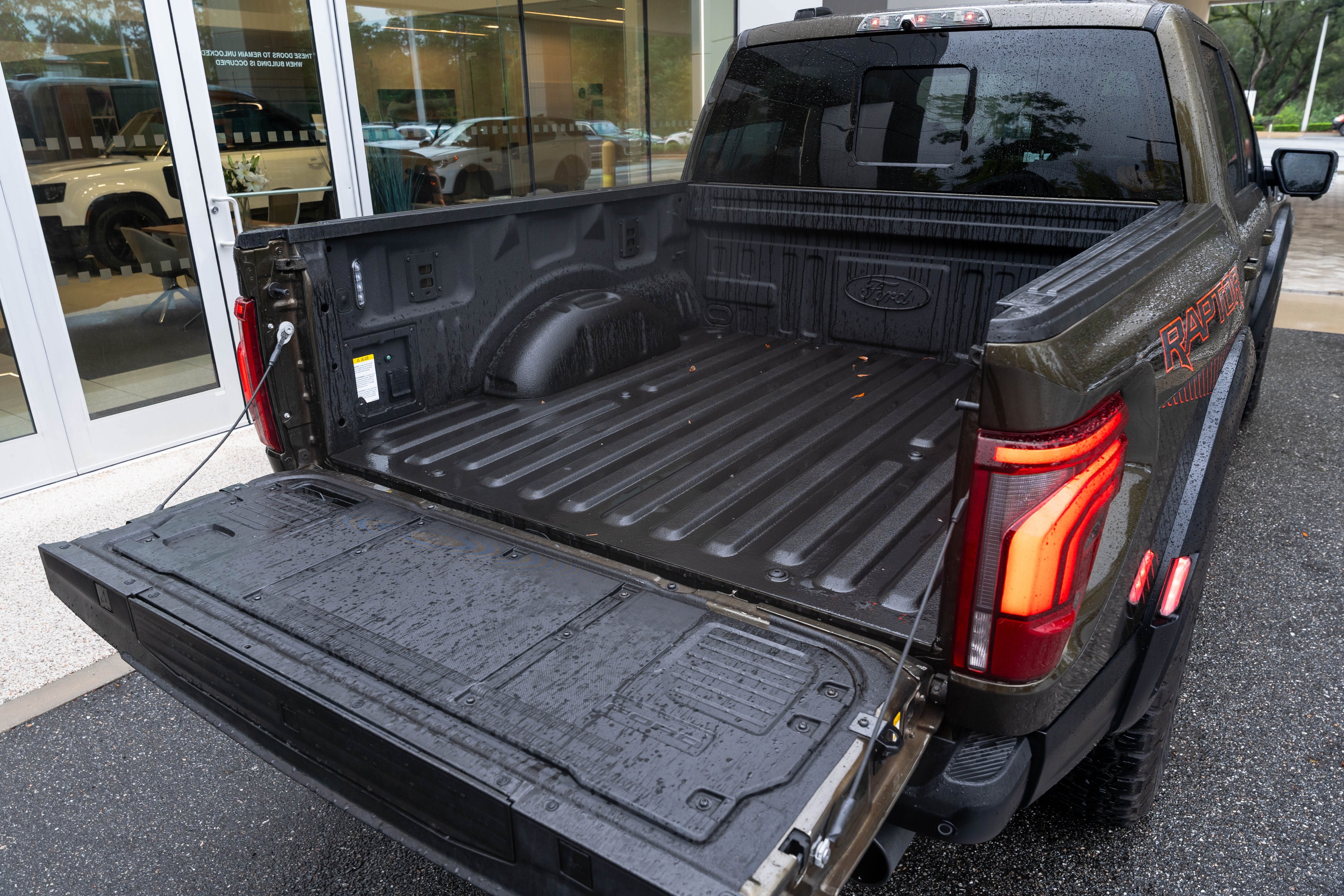 Used 2025 Ford F150 Raptor AWD/4WD image 15