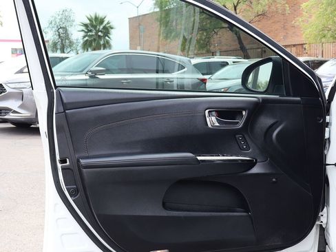 Used 2017 Toyota Avalon Limited w/ All Weather Liner Package FWD image 37