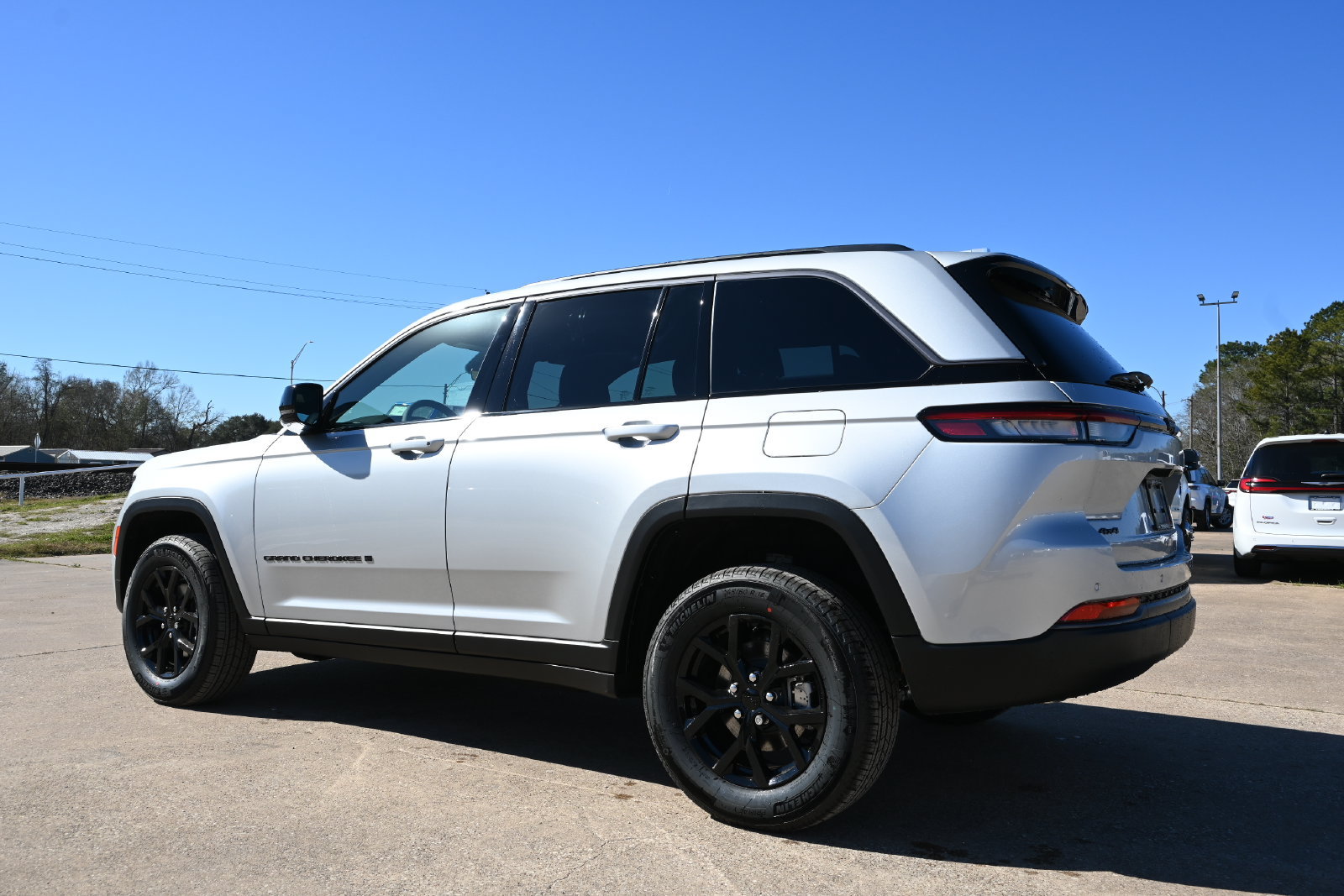 New 2026 Jeep Grand Cherokee Altitude AWD/4WD image 2