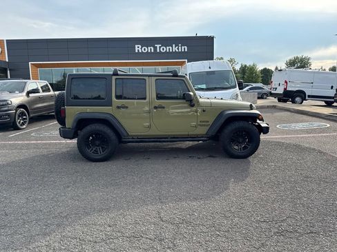 Used 2013 Jeep Wrangler Unlimited Sport w/ Connectivity Group AWD/4WD image 10