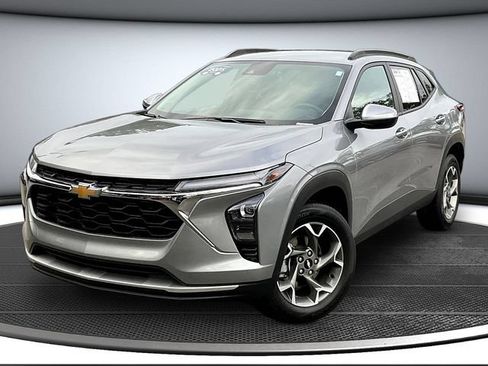 Certified 2025 Chevrolet Trax LT w/ LT Convenience Package FWD image 1