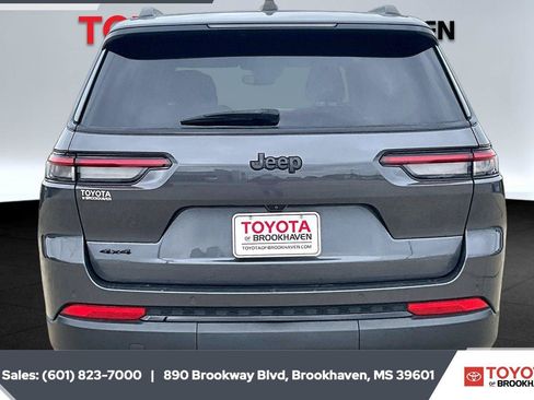 Used 2023 Jeep Grand Cherokee L Laredo AWD/4WD image 4