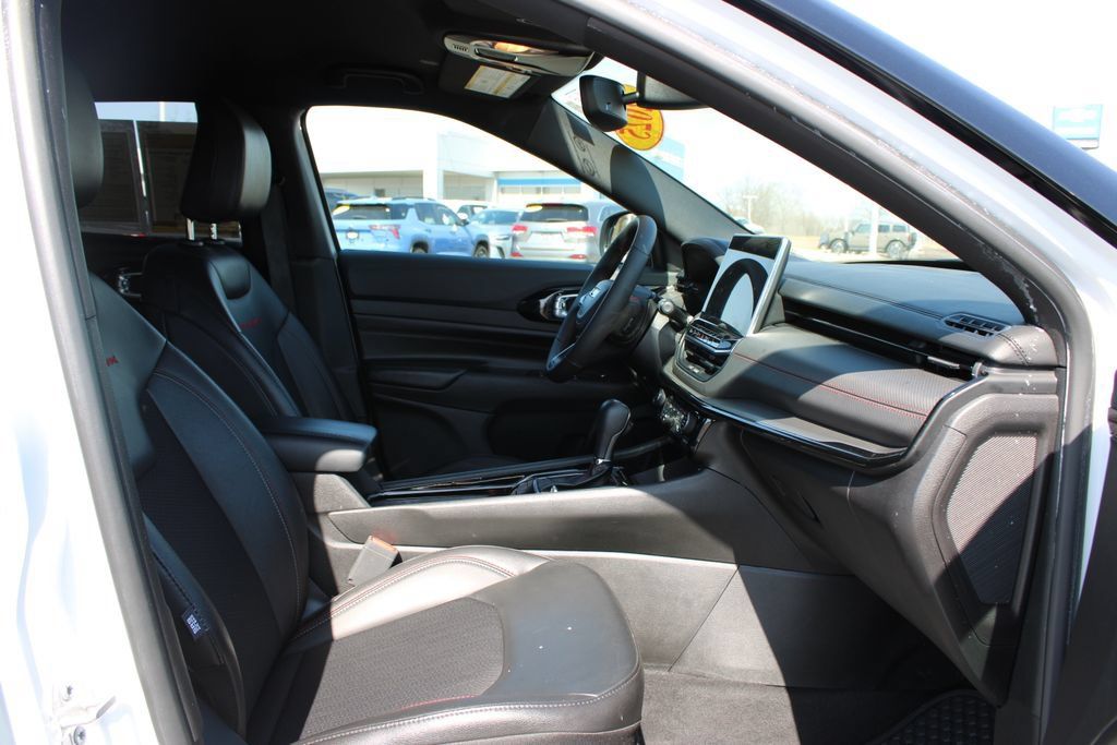 Used 2025 Jeep Compass Trailhawk AWD/4WD image 27