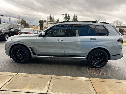 Used 2025 BMW X7 xDrive40i w/ Executive Package image 2