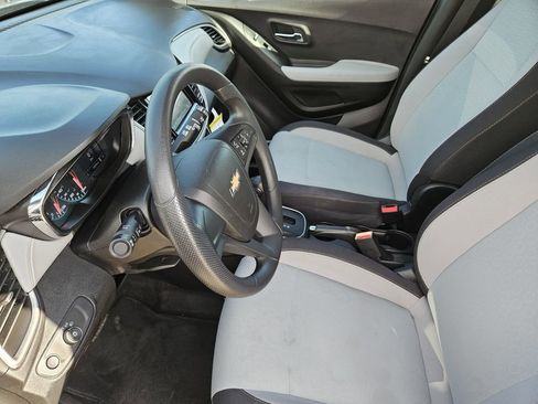 Used 2018 Chevrolet Trax LS FWD image 16