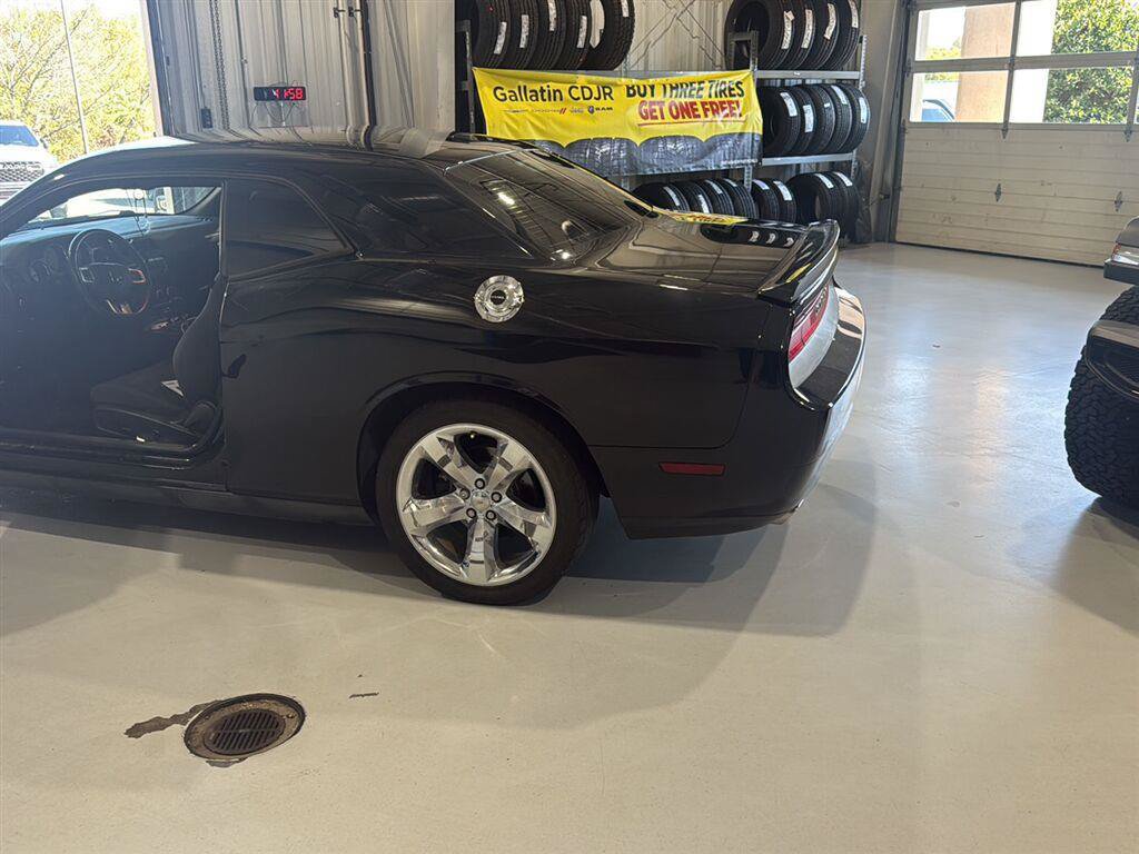 Used 2013 Dodge Challenger R/T RWD image 1