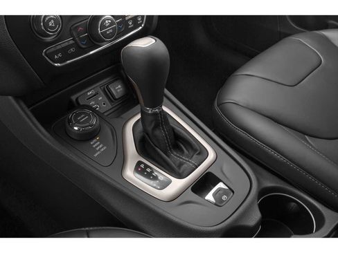 Used 2015 Jeep Cherokee Limited w/ Luxury Group image 9