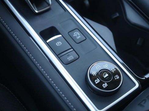 New 2026 Nissan Pathfinder SL image 18