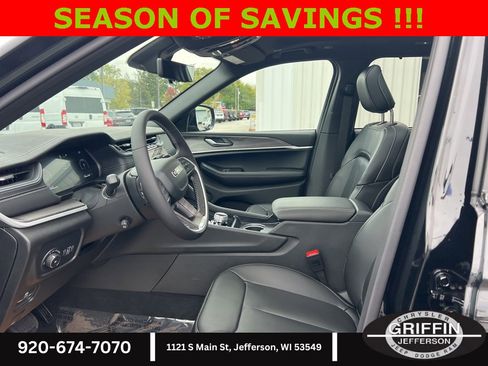 New 2025 Jeep Grand Cherokee Limited w/ Luxury Tech Group II image 21