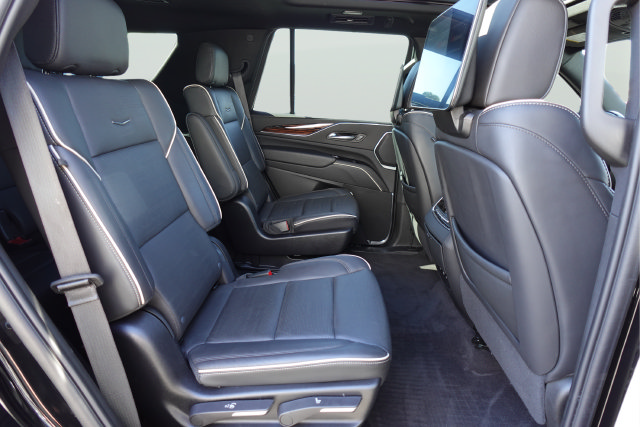Used 2024 Cadillac Escalade Premium Luxury AWD/4WD image 27