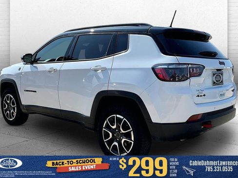 Used 2025 Jeep Compass Trailhawk AWD/4WD image 4