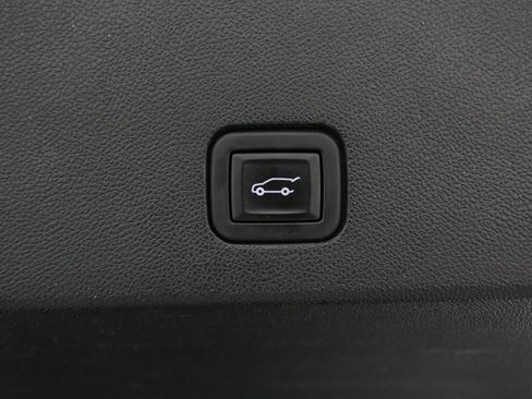 Used 2020 Cadillac XT6 Premium Luxury image 16