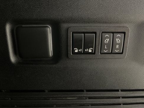 Used 2024 Chevrolet Suburban Premier AWD/4WD image 15