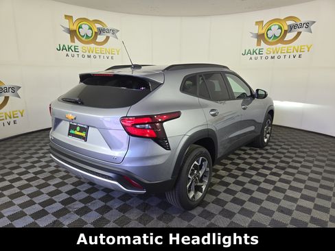 Used 2026 Chevrolet Trax LT w/ LT Convenience Package FWD image 10