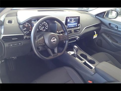 Certified 2025 Nissan Altima 2.5 S image 12