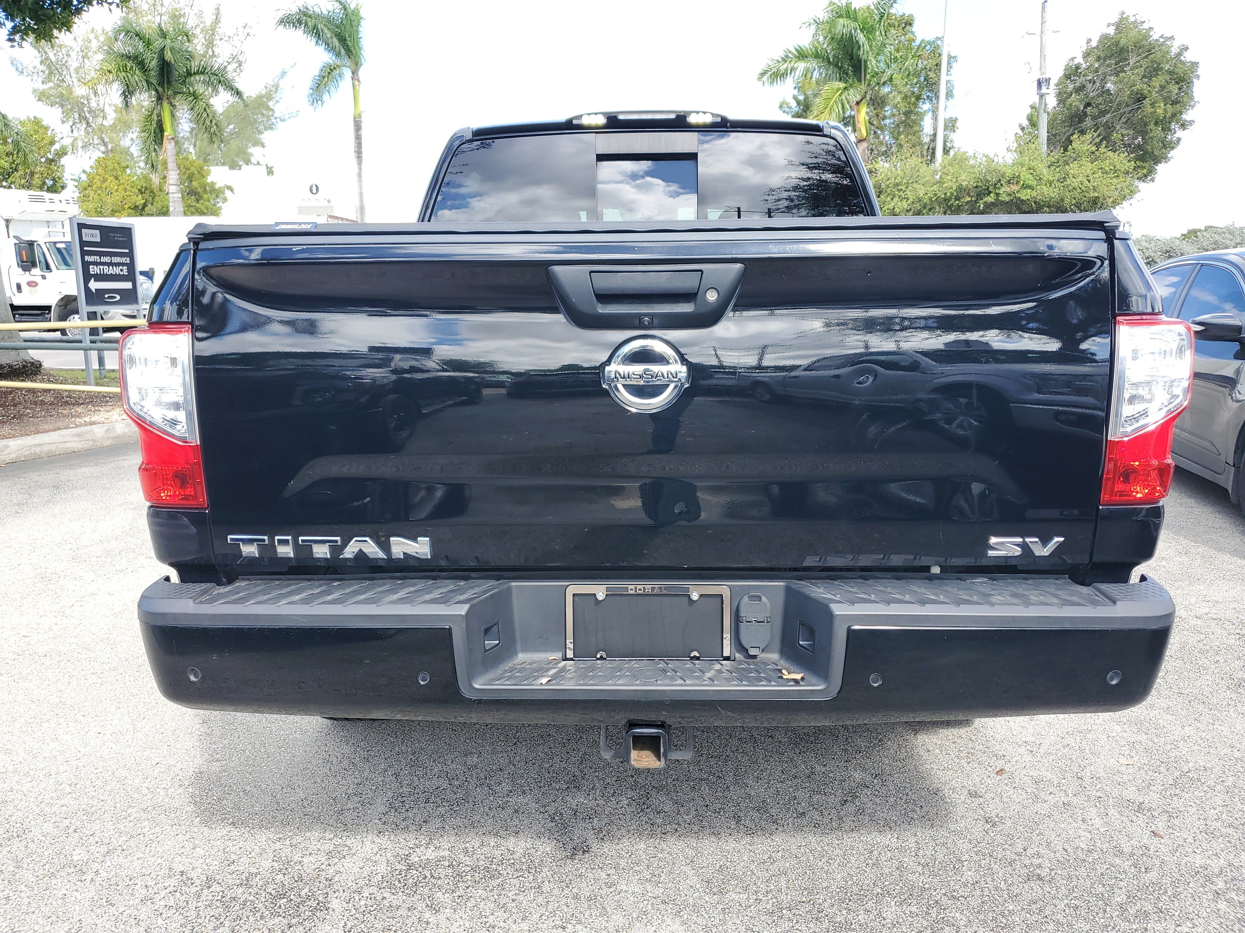 Used 2021 Nissan Titan SV w/ SV Convenience Package RWD image 5