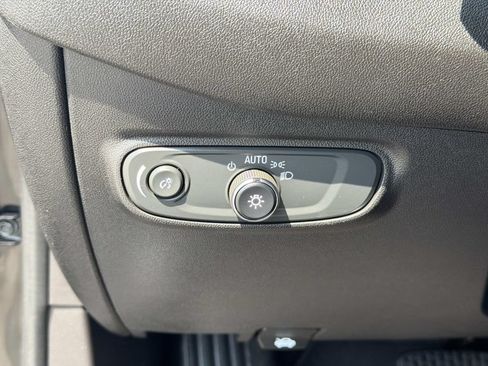 Used 2024 Chevrolet Equinox LT FWD image 21
