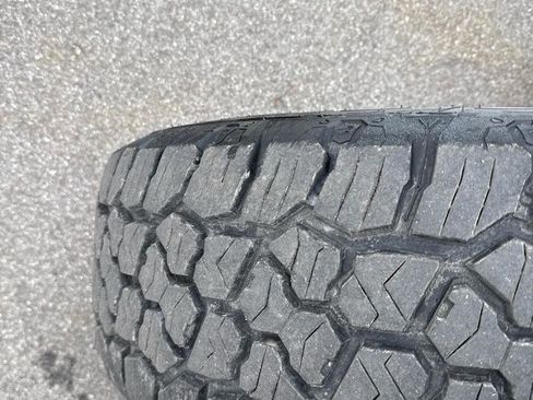 Used 2012 Chevrolet Avalanche LT image 11