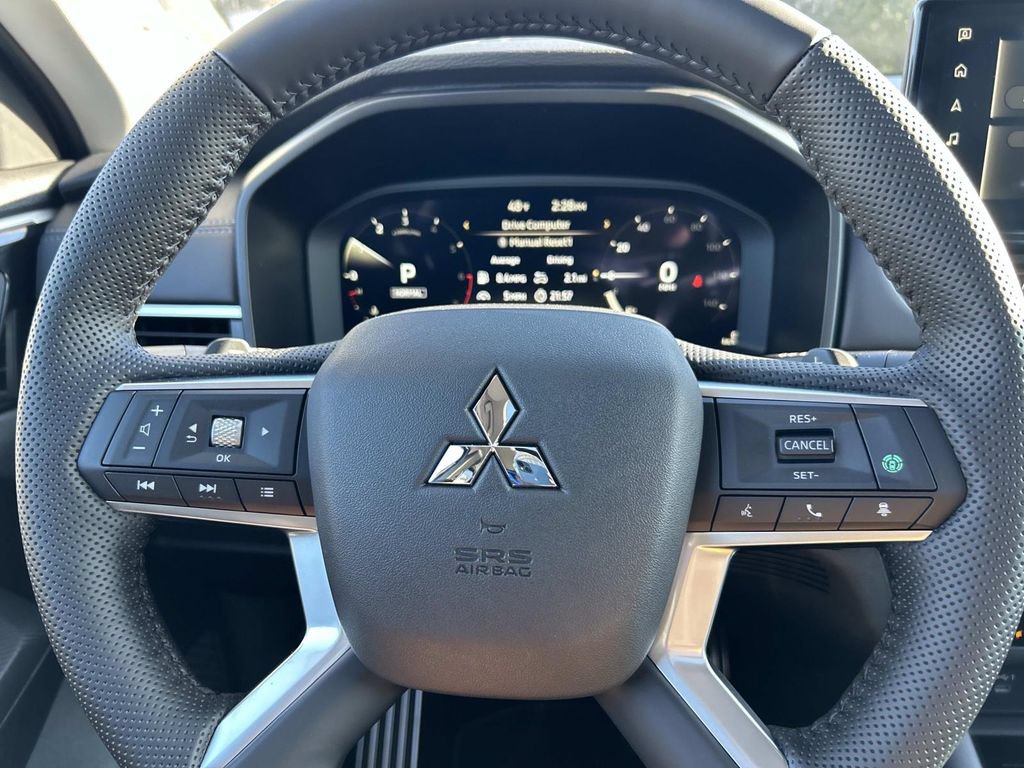 Used 2025 Mitsubishi Outlander SEL FWD image 32
