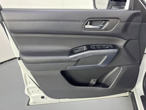 Used 2023 Nissan Pathfinder SL image 39