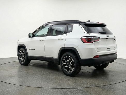 Used 2025 Jeep Compass Trailhawk AWD/4WD image 6
