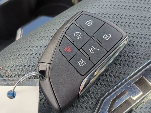 Used 2025 GMC Yukon AT4 w/ AT4 Premium Package AWD/4WD image 42