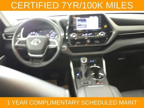 Used 2022 Toyota Highlander XLE AWD/4WD image 19
