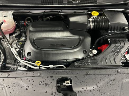 Used 2024 Chrysler Pacifica Touring-L w/ Uconnect Theater Family Group FWD image 27