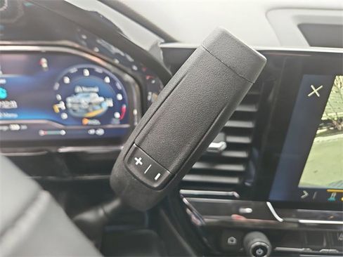 Used 2025 Chevrolet Silverado 2500 ZR2 w/ Technology Package image 16