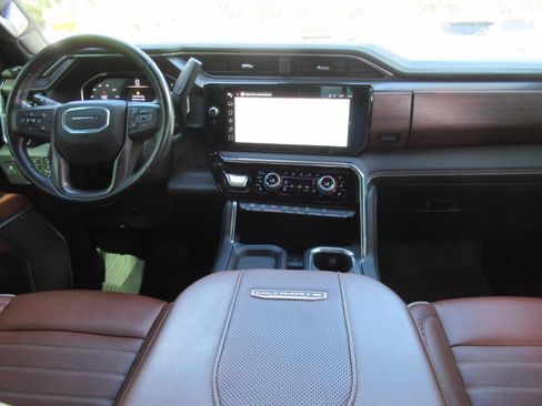 Used 2024 GMC Sierra 3500 Denali Ultimate AWD/4WD image 12