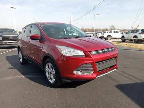 Used 2016 Ford Escape SE image 1