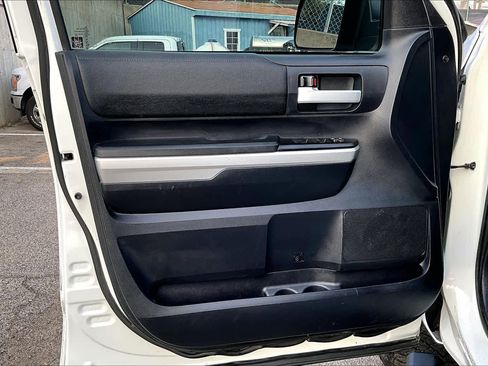 Used 2016 Toyota Tundra SR5 image 21