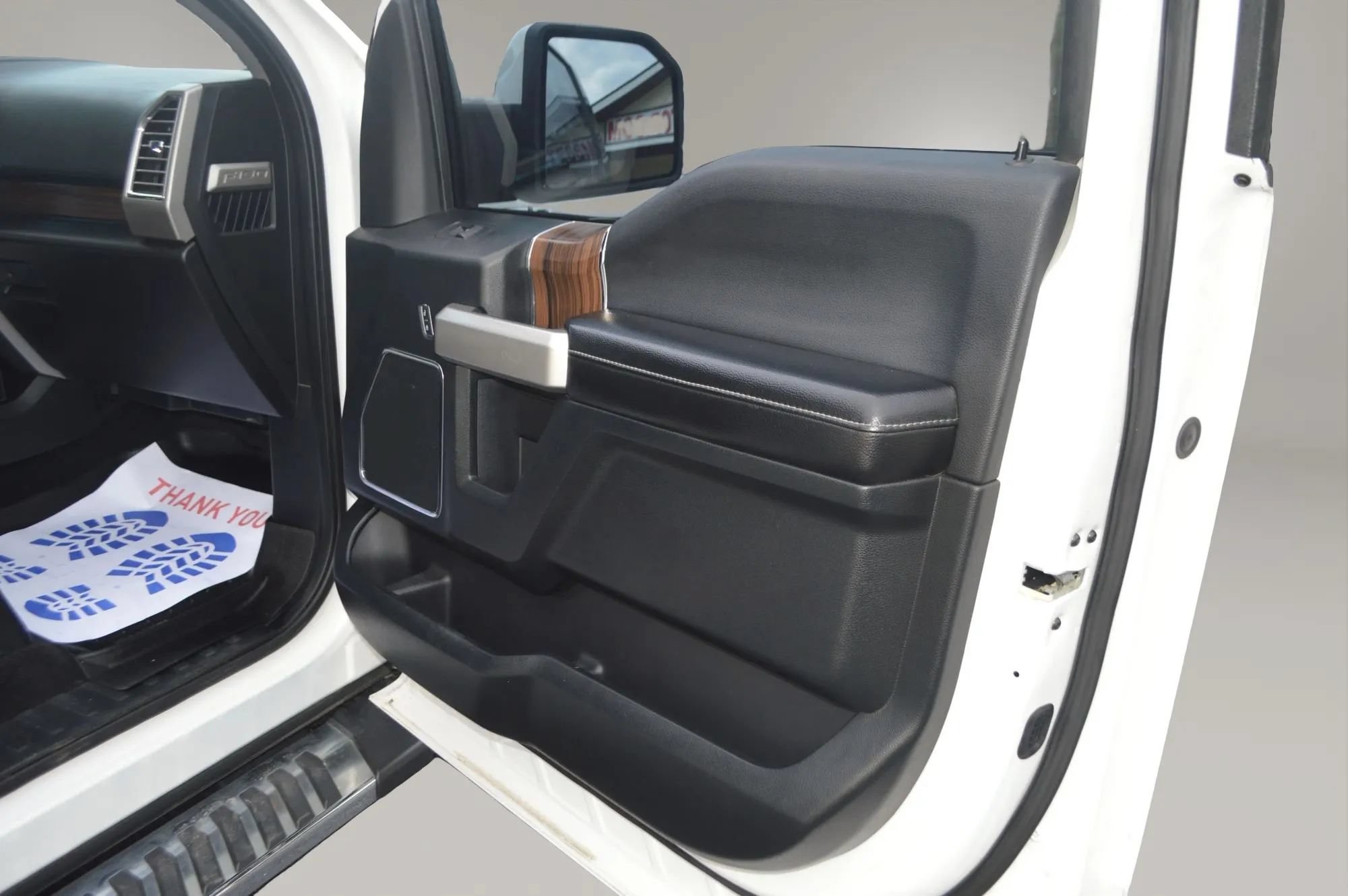 Used 2015 Ford F150 Lariat w/ Equipment Group 501A Mid AWD/4WD image 27