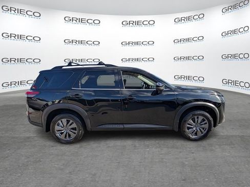 Used 2024 Nissan Pathfinder SV w/ SV Premium Package AWD/4WD image 8