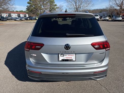 Used 2022 Volkswagen Tiguan SE image 4