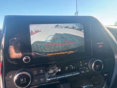 Used 2023 Toyota Highlander XSE image 5