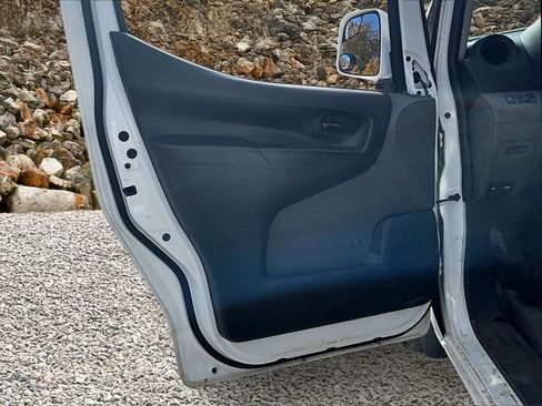 Used 2015 Nissan NV200 SV w/ Technology Package image 19