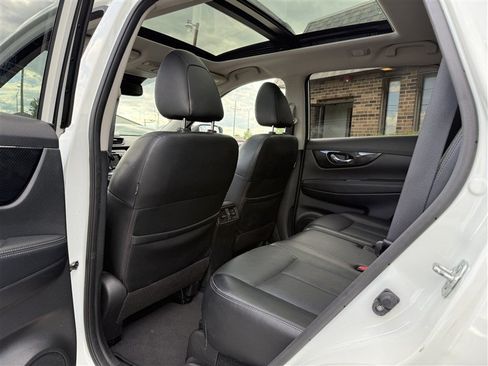 Used 2018 Nissan Rogue SL w/ Premium Package AWD/4WD image 6