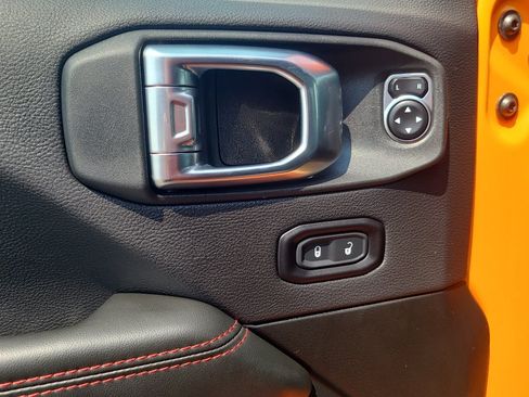 Used 2025 Jeep Wrangler Unlimited Rubicon AWD/4WD image 13