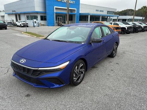 Used 2025 Hyundai Elantra Sport image 3