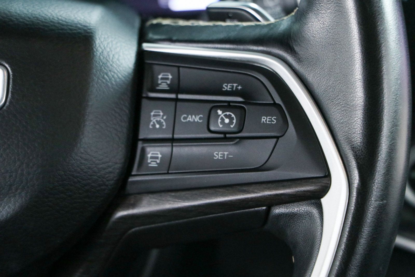 Used 2021 Jeep Grand Cherokee L Limited RWD image 14