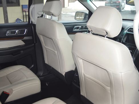 Used 2017 Ford Explorer Platinum AWD/4WD image 18