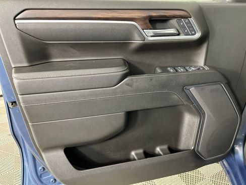 Used 2024 GMC Sierra 1500 SLT image 12