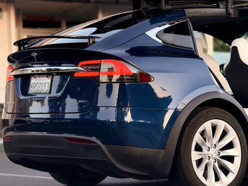 Used 2017 Tesla Model X 75D image 9