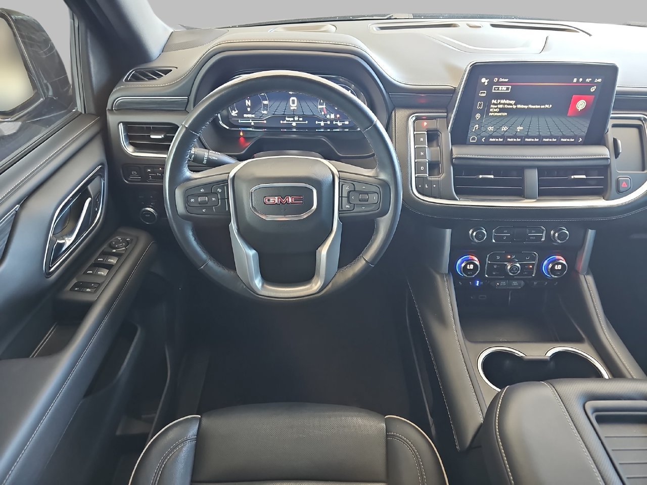 Used 2023 GMC Yukon XL SLT AWD/4WD image 22