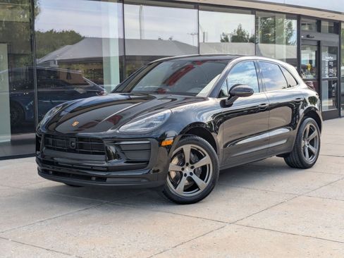 Certified 2026 Porsche Macan AWD/4WD image 1
