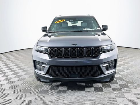 Certified 2024 Jeep Grand Cherokee Altitude image 4