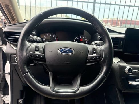 Used 2020 Ford Explorer XLT RWD image 3