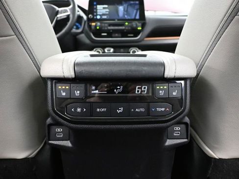 Used 2024 Toyota Grand Highlander Platinum image 45